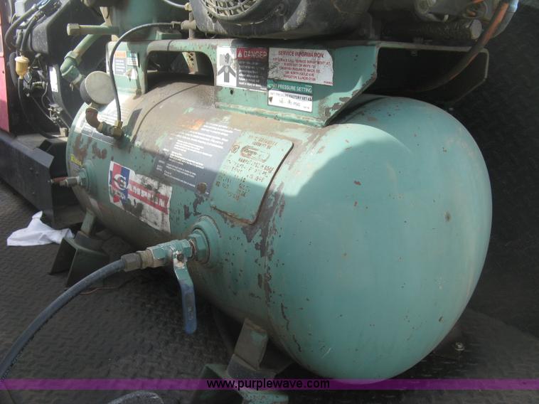 image for item K2984 1998 International 4700 service truck