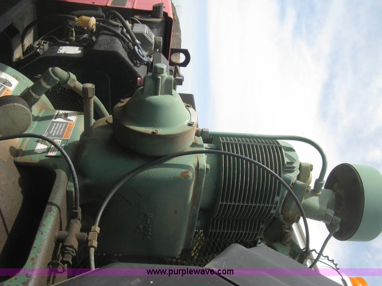 image for item K2984 1998 International 4700 service truck