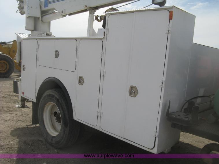 image for item K2984 1998 International 4700 service truck