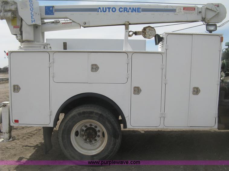 image for item K2984 1998 International 4700 service truck