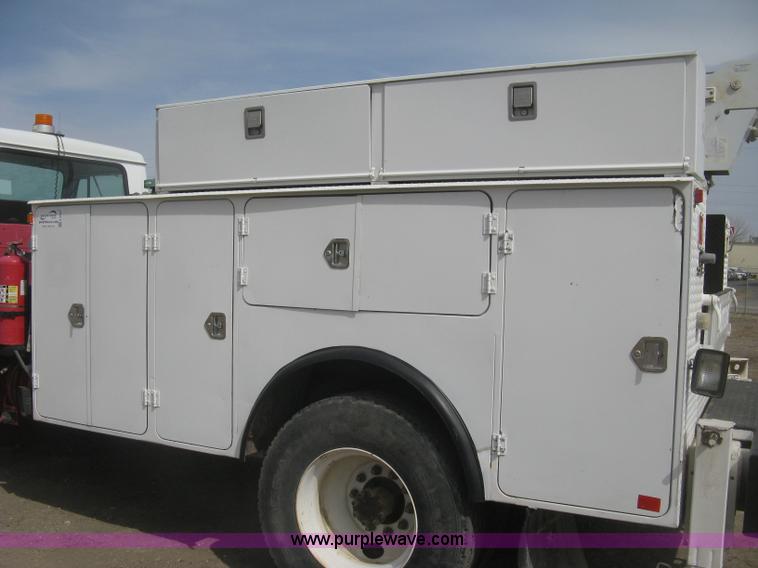 image for item K2984 1998 International 4700 service truck