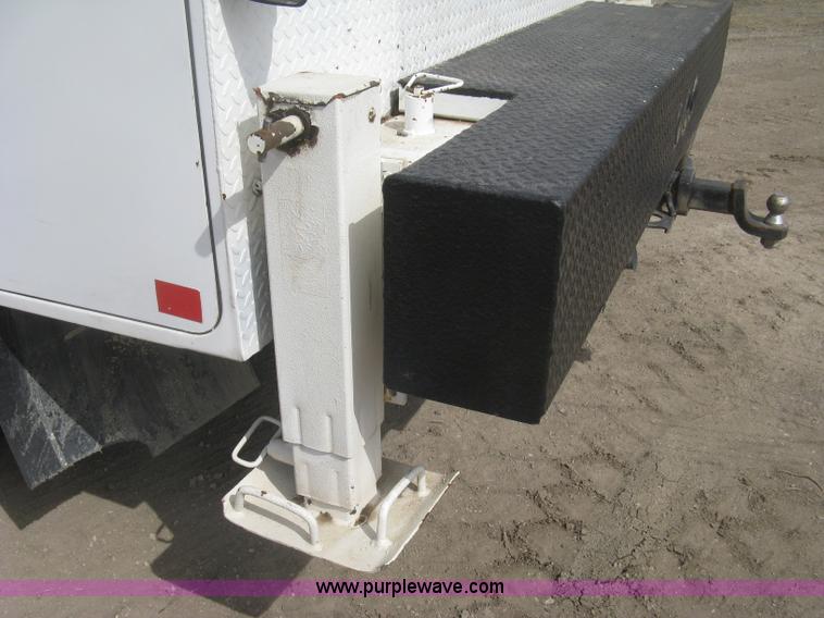 image for item K2984 1998 International 4700 service truck