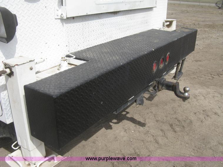 image for item K2984 1998 International 4700 service truck