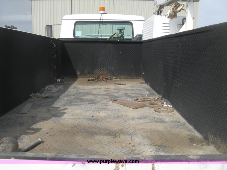 image for item K2984 1998 International 4700 service truck