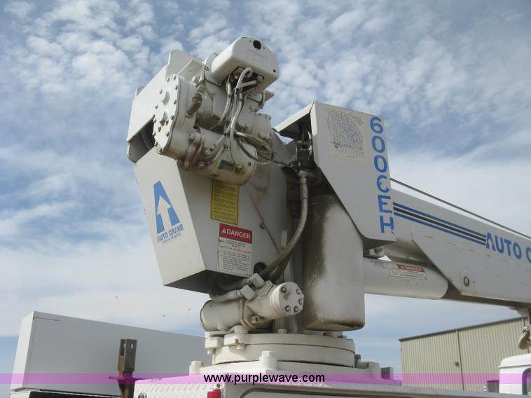 image for item K2984 1998 International 4700 service truck