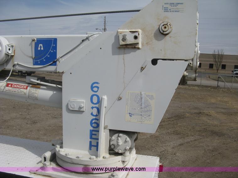 image for item K2984 1998 International 4700 service truck