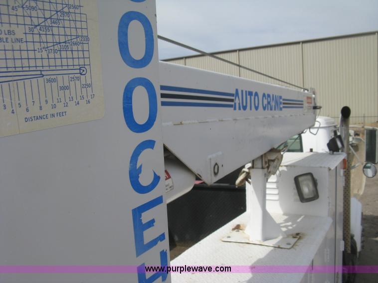 image for item K2984 1998 International 4700 service truck