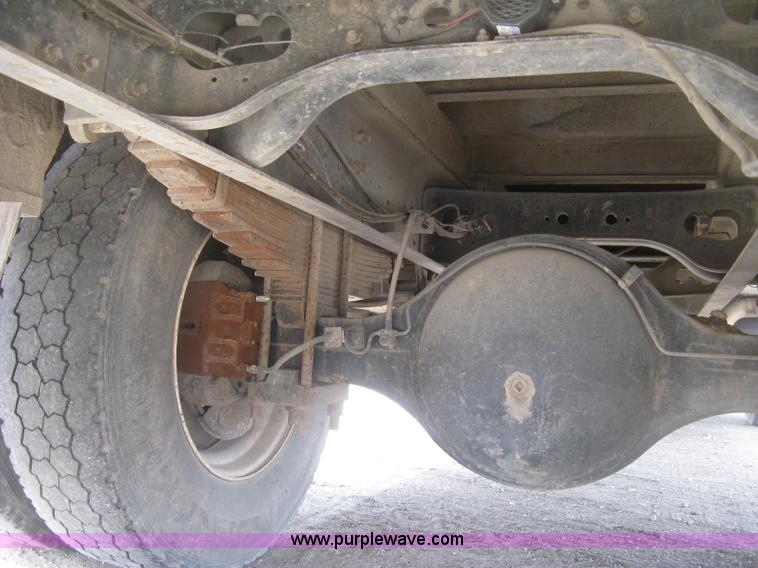 image for item K2984 1998 International 4700 service truck