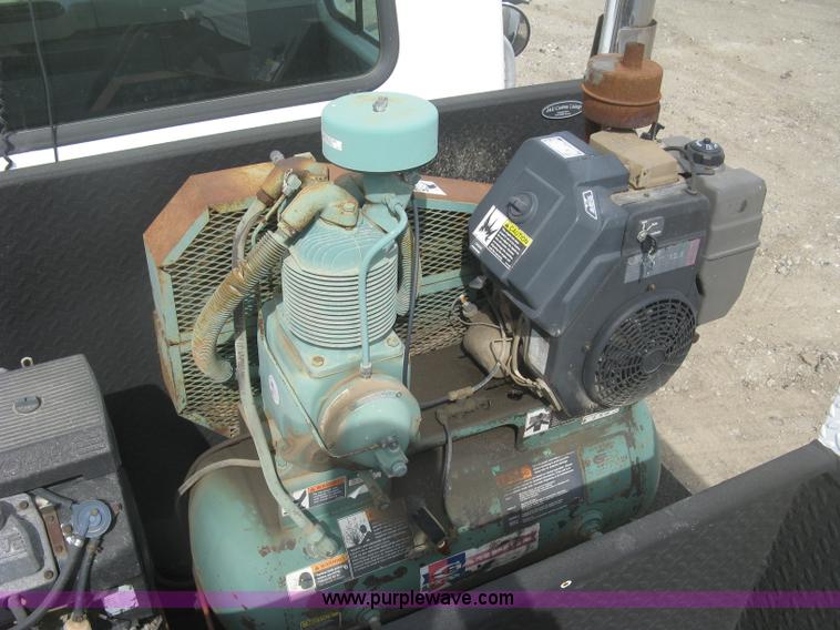 image for item K2984 1998 International 4700 service truck