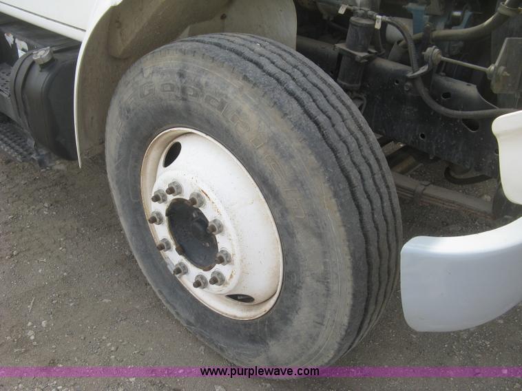 image for item K2984 1998 International 4700 service truck