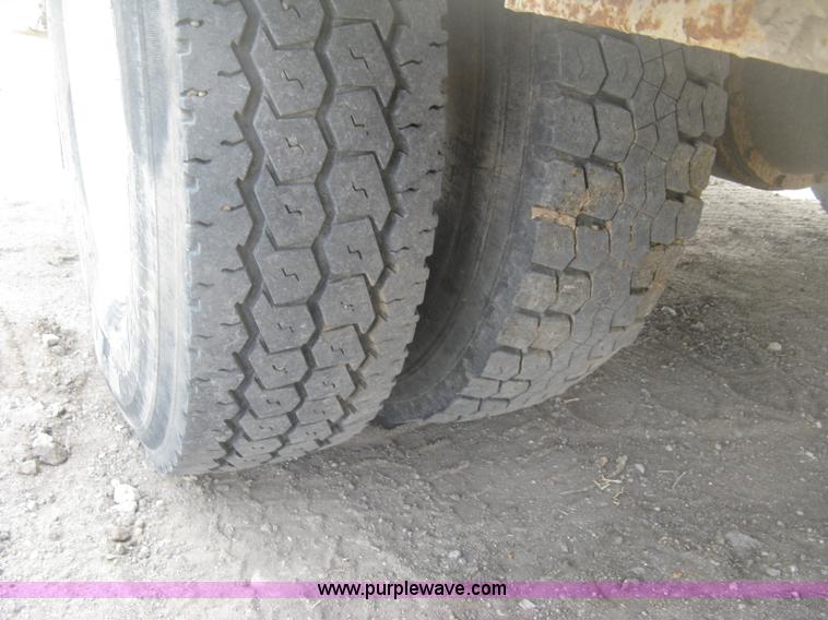 image for item K2984 1998 International 4700 service truck