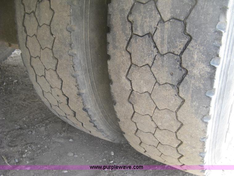 image for item K2984 1998 International 4700 service truck