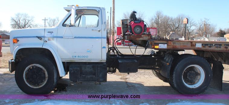 image for item K8751 1988 GMC 7000 semi truck