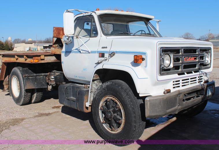 image for item K8751 1988 GMC 7000 semi truck