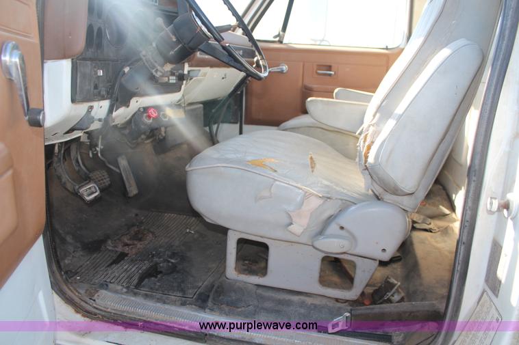 image for item K8751 1988 GMC 7000 semi truck