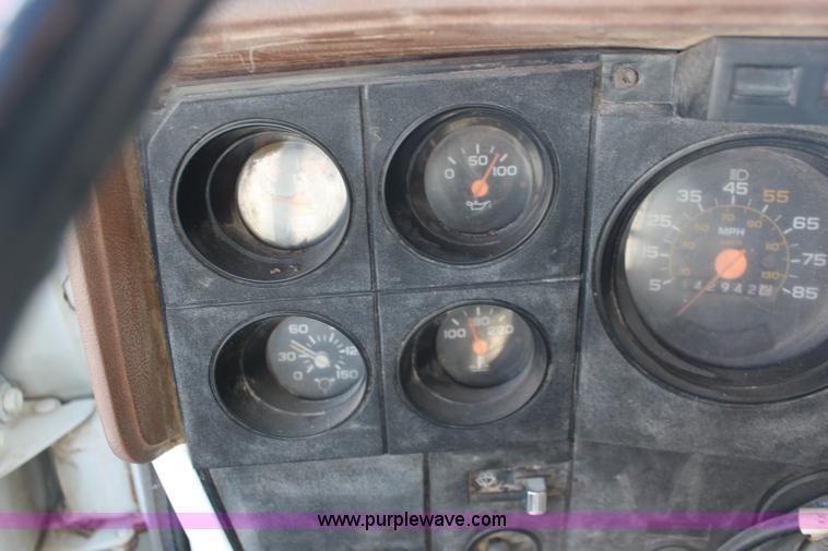 image for item K8751 1988 GMC 7000 semi truck