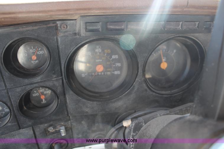 image for item K8751 1988 GMC 7000 semi truck