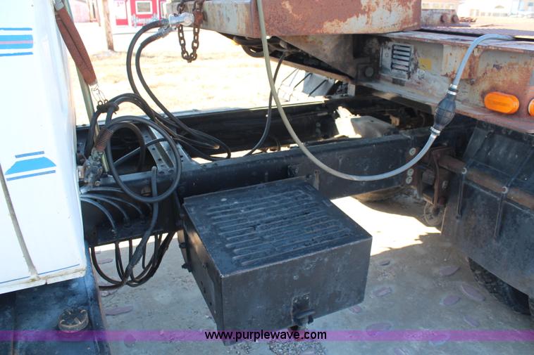 image for item K8751 1988 GMC 7000 semi truck