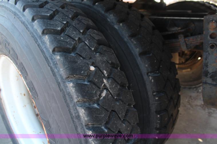 image for item K8751 1988 GMC 7000 semi truck