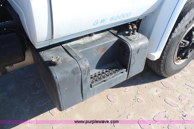 image for item K8751 1988 GMC 7000 semi truck