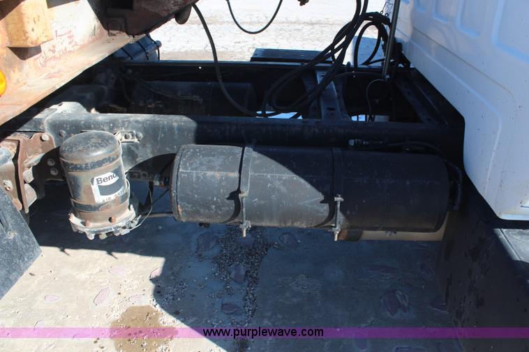 image for item K8751 1988 GMC 7000 semi truck