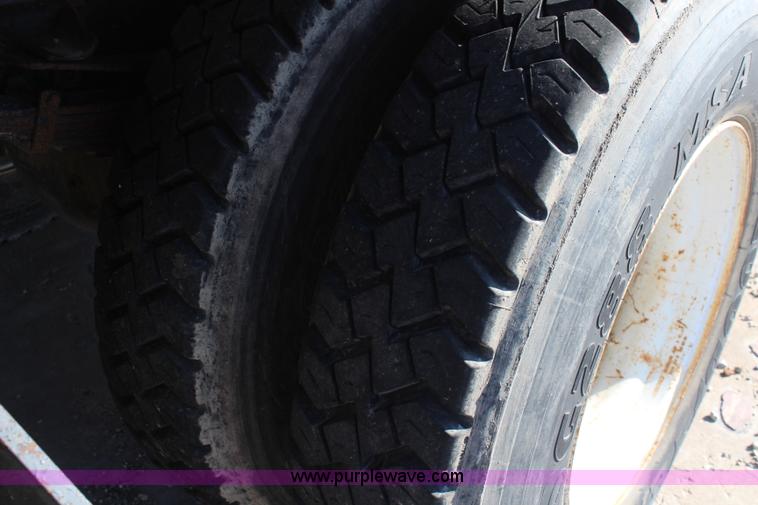 image for item K8751 1988 GMC 7000 semi truck