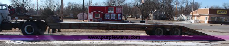 image for item K8752 1982 Trail King 1900 hydra tail trailer