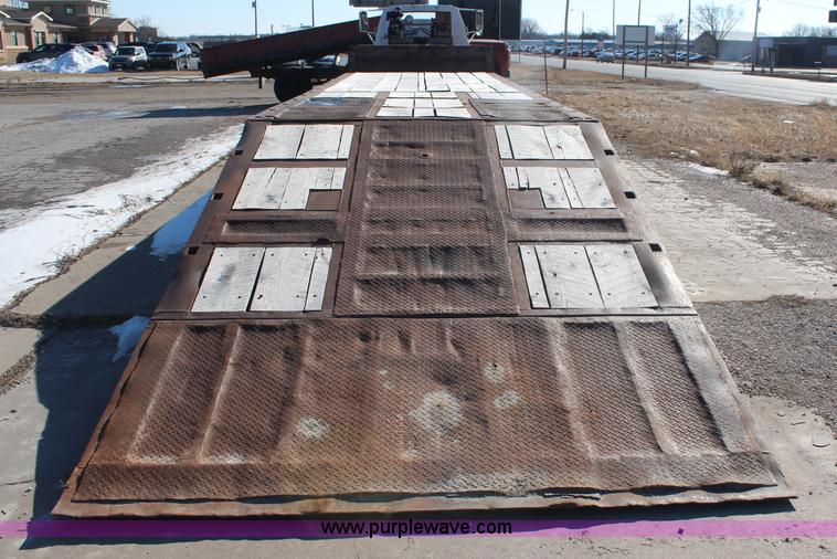 image for item K8752 1982 Trail King 1900 hydra tail trailer