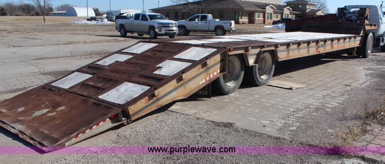 image for item K8752 1982 Trail King 1900 hydra tail trailer