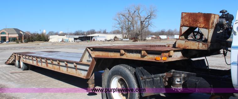 image for item K8752 1982 Trail King 1900 hydra tail trailer