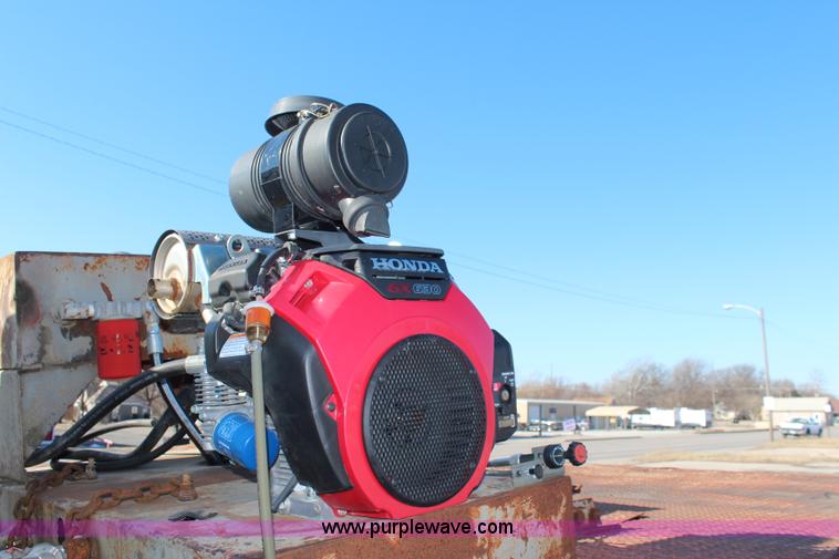 image for item K8752 1982 Trail King 1900 hydra tail trailer