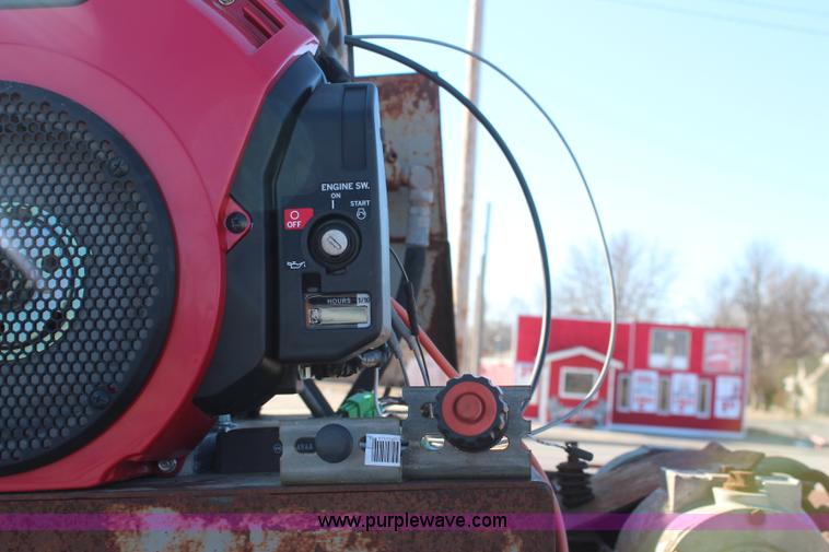 image for item K8752 1982 Trail King 1900 hydra tail trailer