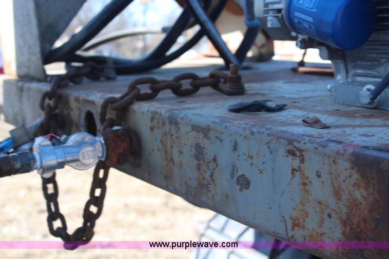 image for item K8752 1982 Trail King 1900 hydra tail trailer