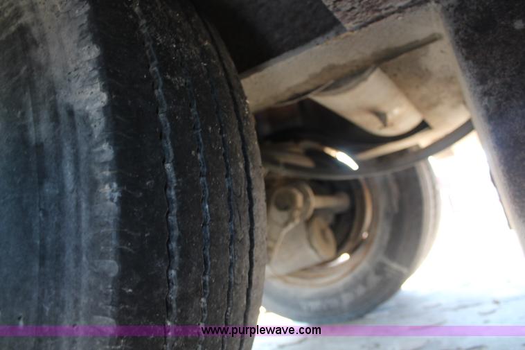 image for item K8752 1982 Trail King 1900 hydra tail trailer