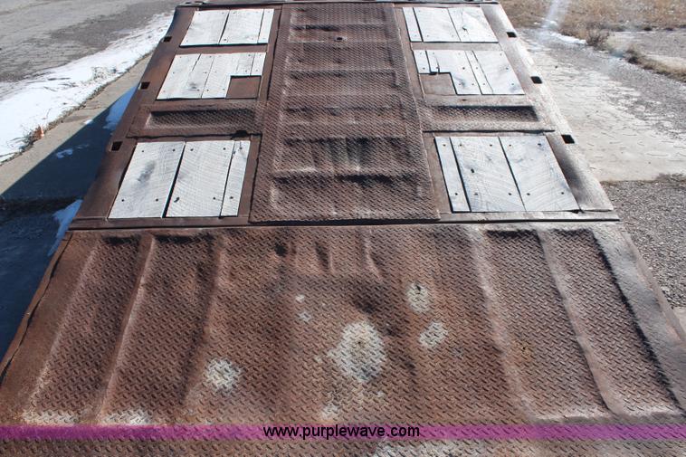 image for item K8752 1982 Trail King 1900 hydra tail trailer