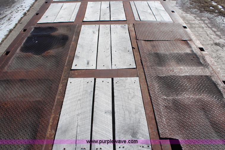 image for item K8752 1982 Trail King 1900 hydra tail trailer