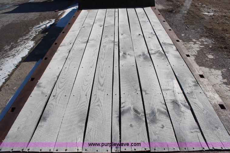 image for item K8752 1982 Trail King 1900 hydra tail trailer