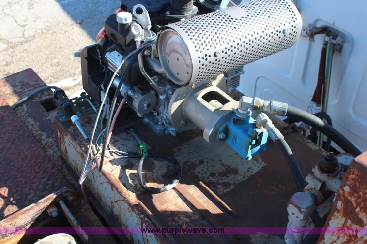 image for item K8752 1982 Trail King 1900 hydra tail trailer