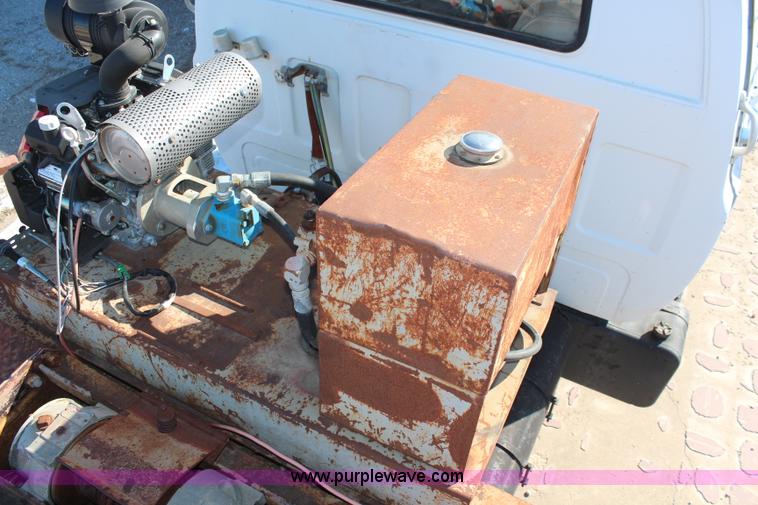 image for item K8752 1982 Trail King 1900 hydra tail trailer