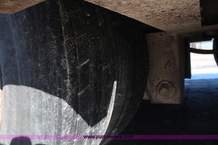 image for item K8752 1982 Trail King 1900 hydra tail trailer