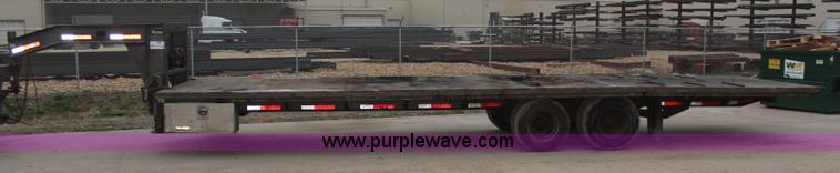 image for item K8776 1998 Neal flatbed trailer