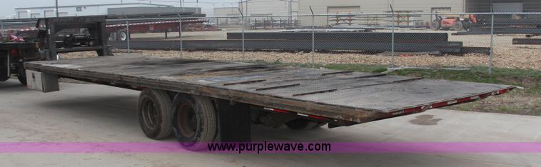 image for item K8776 1998 Neal flatbed trailer