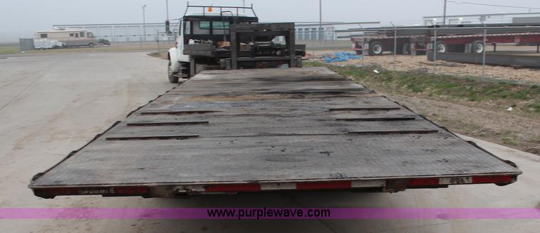 image for item K8776 1998 Neal flatbed trailer