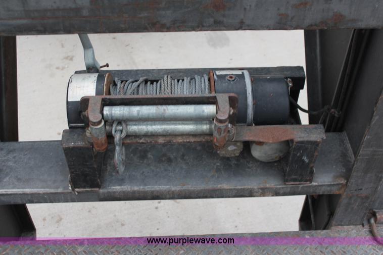 image for item K8776 1998 Neal flatbed trailer