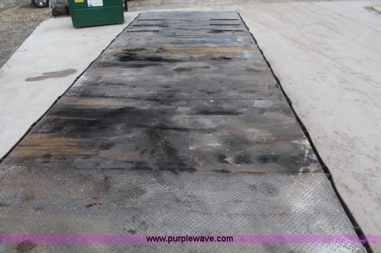 image for item K8776 1998 Neal flatbed trailer