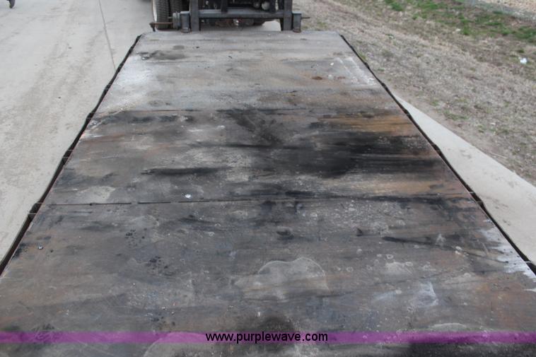 image for item K8776 1998 Neal flatbed trailer
