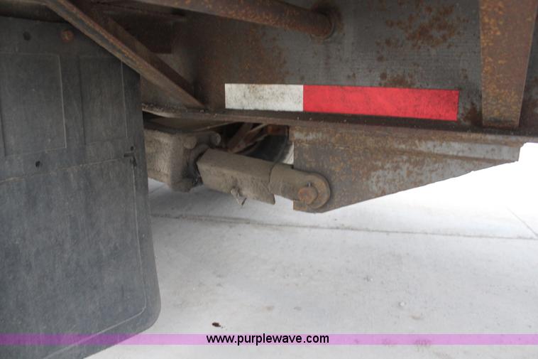 image for item K8776 1998 Neal flatbed trailer