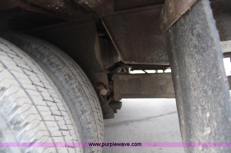 image for item K8776 1998 Neal flatbed trailer