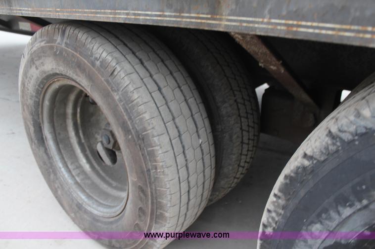 image for item K8776 1998 Neal flatbed trailer