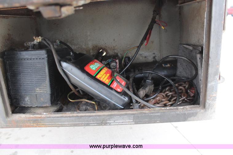 image for item K8776 1998 Neal flatbed trailer